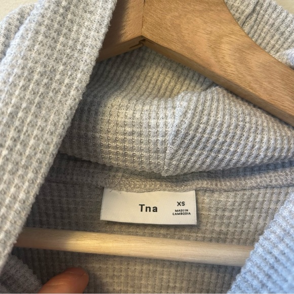 Aritzia TNA Waffle Turtle Neck Long Sleeve Sweater Shirt Size XS - Picture 5 of 9